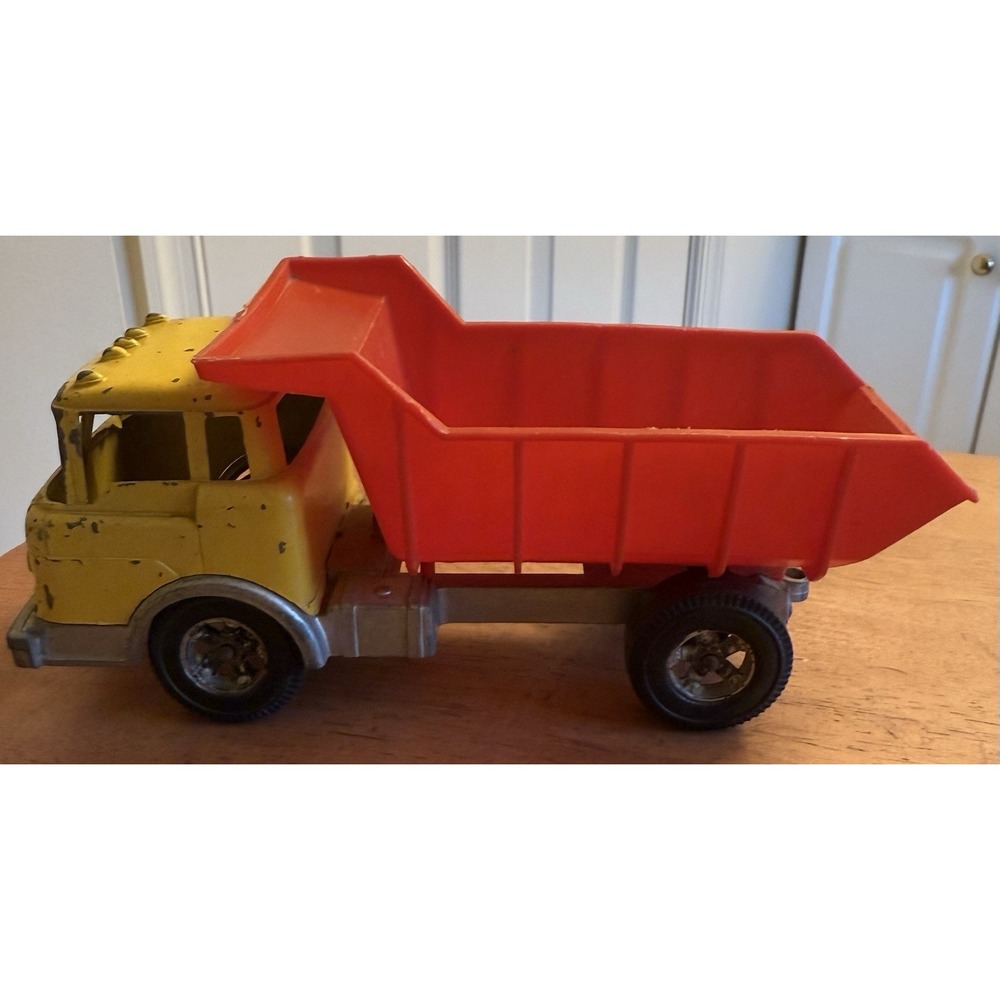 VINTAGE‎ 1960's HUBLEY MODEL # 1490 YELLOW & RED 8" DUMP TRUCK MADE IN USA
